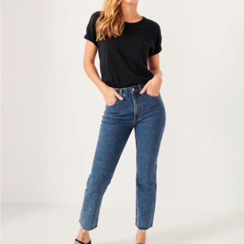 Abercrombie & Fitch Zoe Natural Rise Ankle Straight Jean size 32/14 medium wash